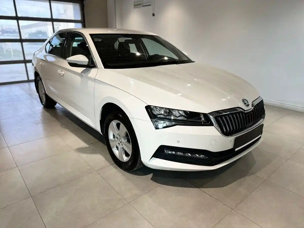 Skoda Superb купить по цене от 1 860 000 рублей